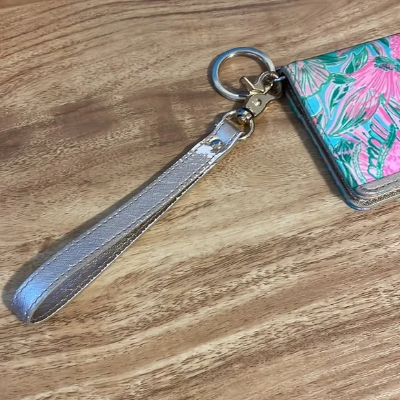 Lily Pulitzer wristlet - Picture 5 of 9